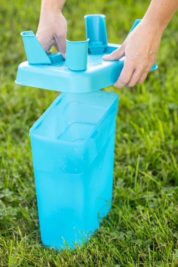 Poultry Drinker With Feet 5.5 Litre Blue - Image 2